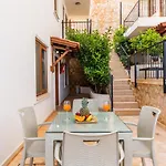 Talia Apartman